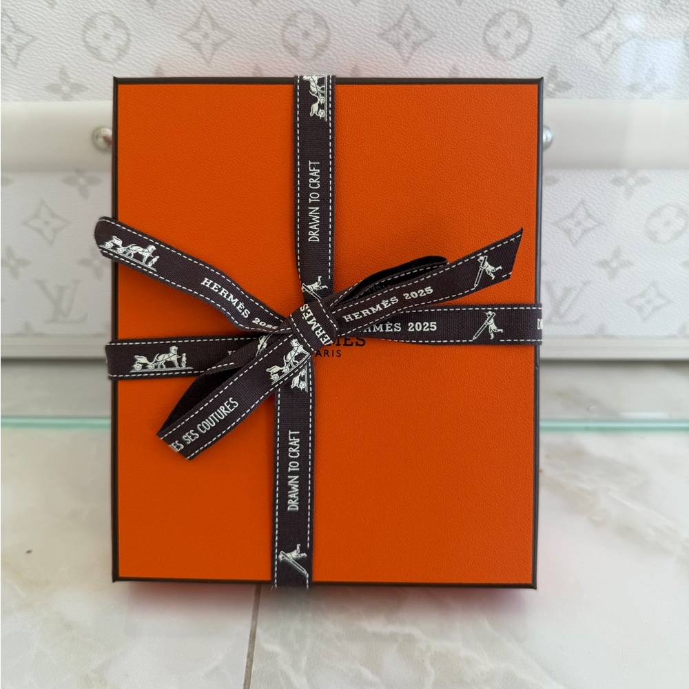 Hermès ⭐️ Empty Square Gift Storage Accessories Box 5 1/4” x 6 1/4” x 1”